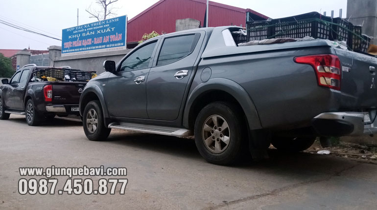 Vận chuyển sinh khối giun giống bằng xe bán tải